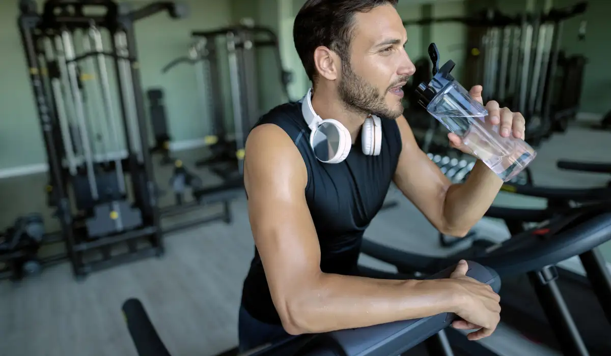How Much Water Should You Drink Per Day If You Train? 